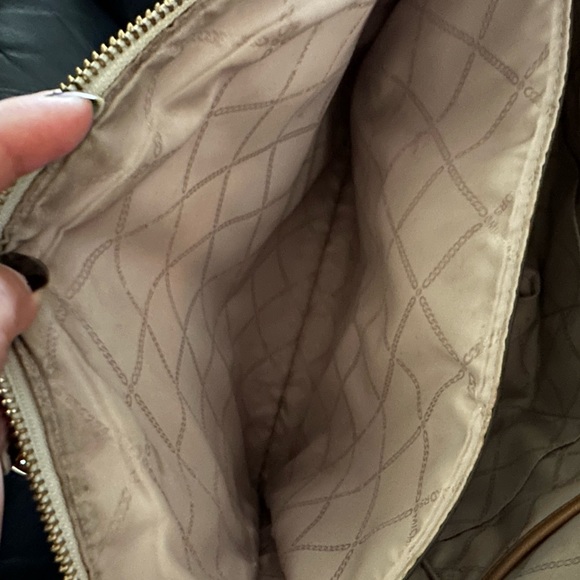 Large Cream Micheal Kors Bag - Picture 5 of 7